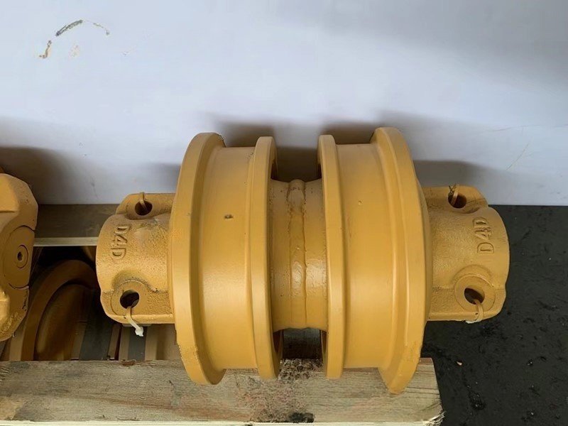 رولر سفلي (بكرة جنزير) بشفة واحدة وشفتين (Single/Double Flange) D4D - أجزاء الهيكل السفلي للبلدوزر 1181608 (6T9887) 118-1609 (6T9883)