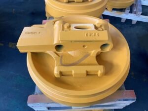 أجزاء الهيكل السفلي للبلدوزر D65EX-15 - عجلة شد الجنزير (Idler)