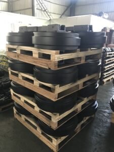 عجلة شد (Idler) للحفار CAT320 من الشركة المصنعة